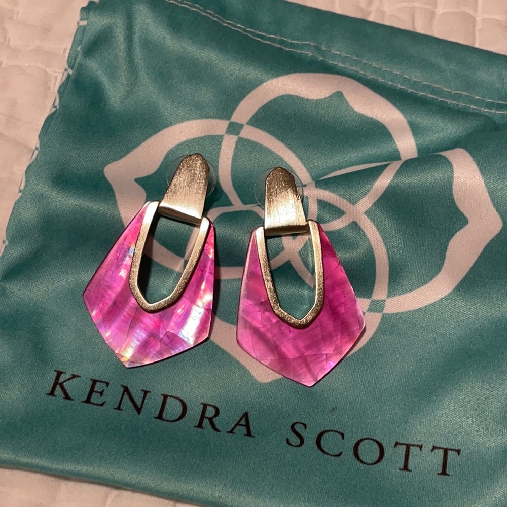 Kendra Scott pink drop earrings